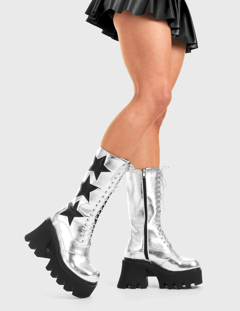 STARRY NIGHT
 
 Big League Chunky Platform Calf Boots in Silver faux leather. These vegan western Boots feature a silver lace up boot with black stars , very classy. Made with eco-friendly materials and 100% cruelty-free, these boots are as ethical as they are edgy!
 
  
 - Chunky Platform
 - Calf length
 - Lace up
 - Black stars
 - Rounded toe 
 - 100% vegan 
 
 SKU: LMF 3607 - SilverPU/BlackStar